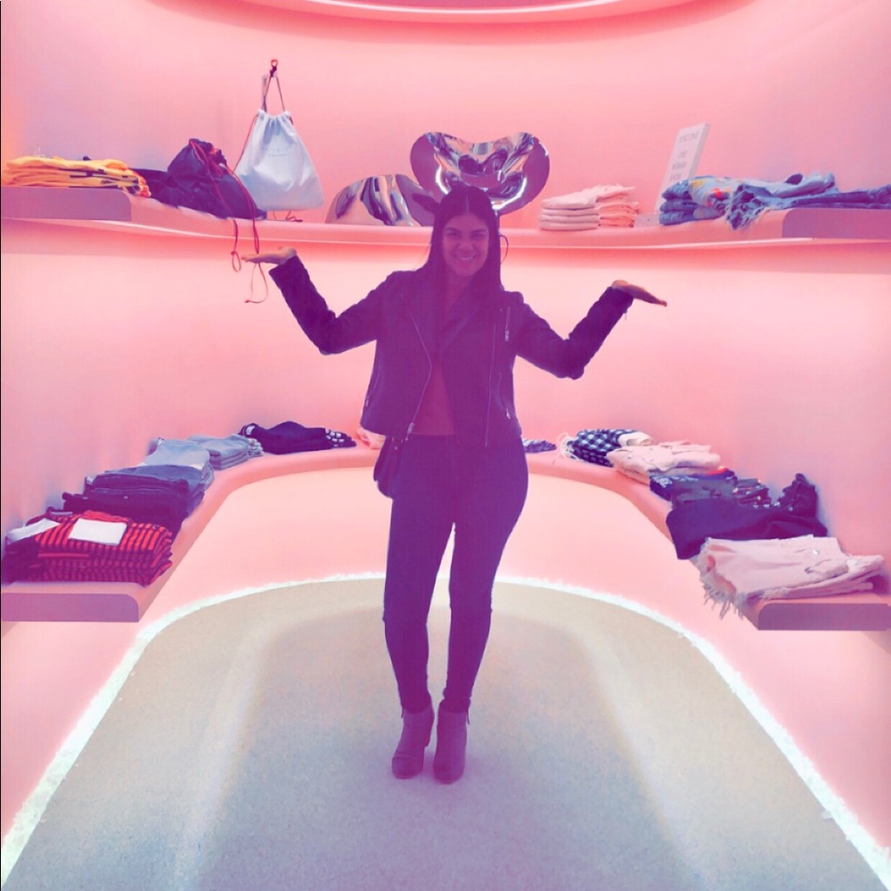 Meet your Posher, Adelina